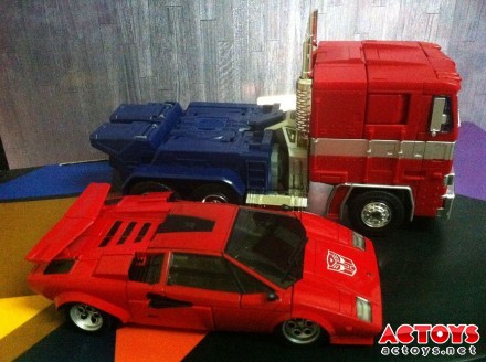 [Masterpiece] MP-12 Sideswipe/Frérot (rouge) ― MP-12G Sideswipe/Frérot G2 (noir) ― MP-12T Tigertrack/Tigrevoie (jaune) + MP-14C Clampdown/Châtimo (blanc) - Page 2 14714_60f71349812075ba576f95d9c745f_1349875708