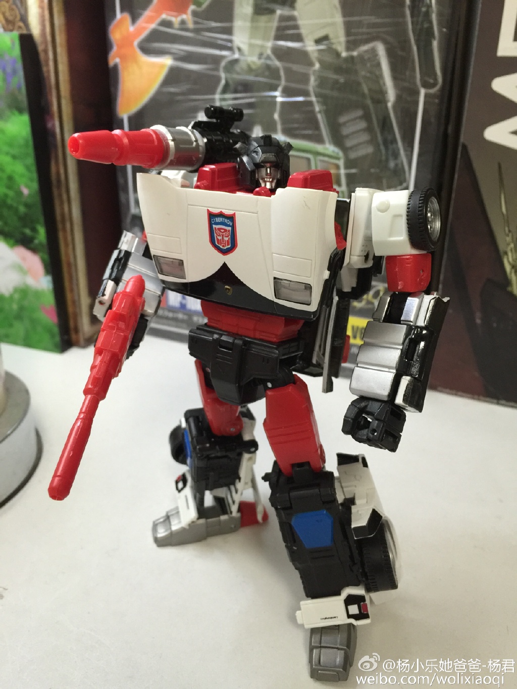 [Masterpiece] MP-12 Sideswipe/Frérot (rouge) ― MP-12G Sideswipe/Frérot G2 (noir) ― MP-12T Tigertrack/Tigrevoie (jaune) + MP-14C Clampdown/Châtimo (blanc) - Page 5 Masterpiece-Clampdown-06