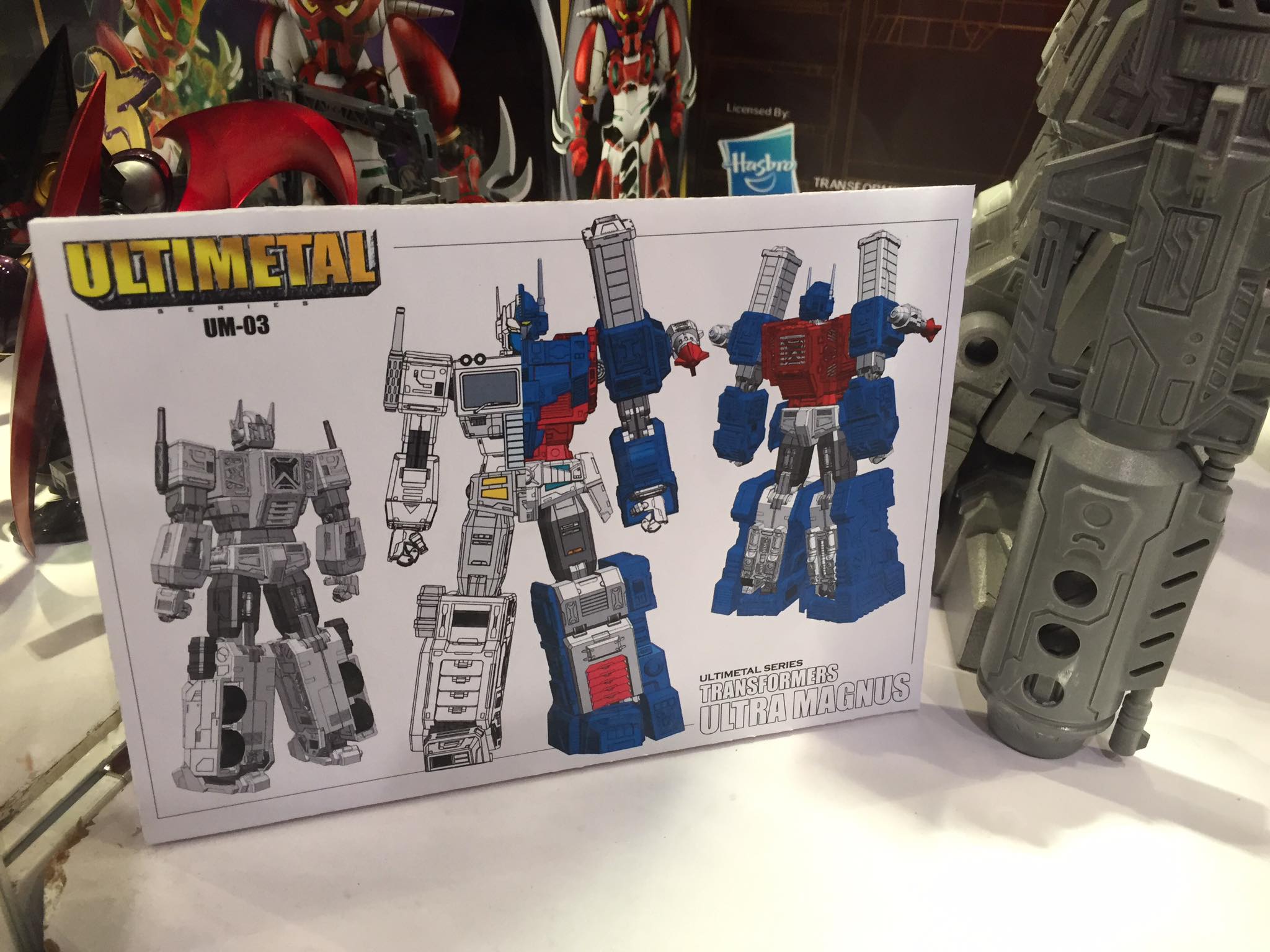 Figurines Transformers G1 (articulé, non transformable) ― Par ThreeZero, R.E.D, Super7, Toys Alliance, etc - Page 3 Ultimetal-UM-03-Ultra-Magnus-Armored-03