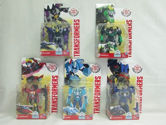 Jouets de TF Robot In Disguise (2015) - Page 9 Robots-in-Disguise-Combiner-Force-Warrior-Wave-2-in-package