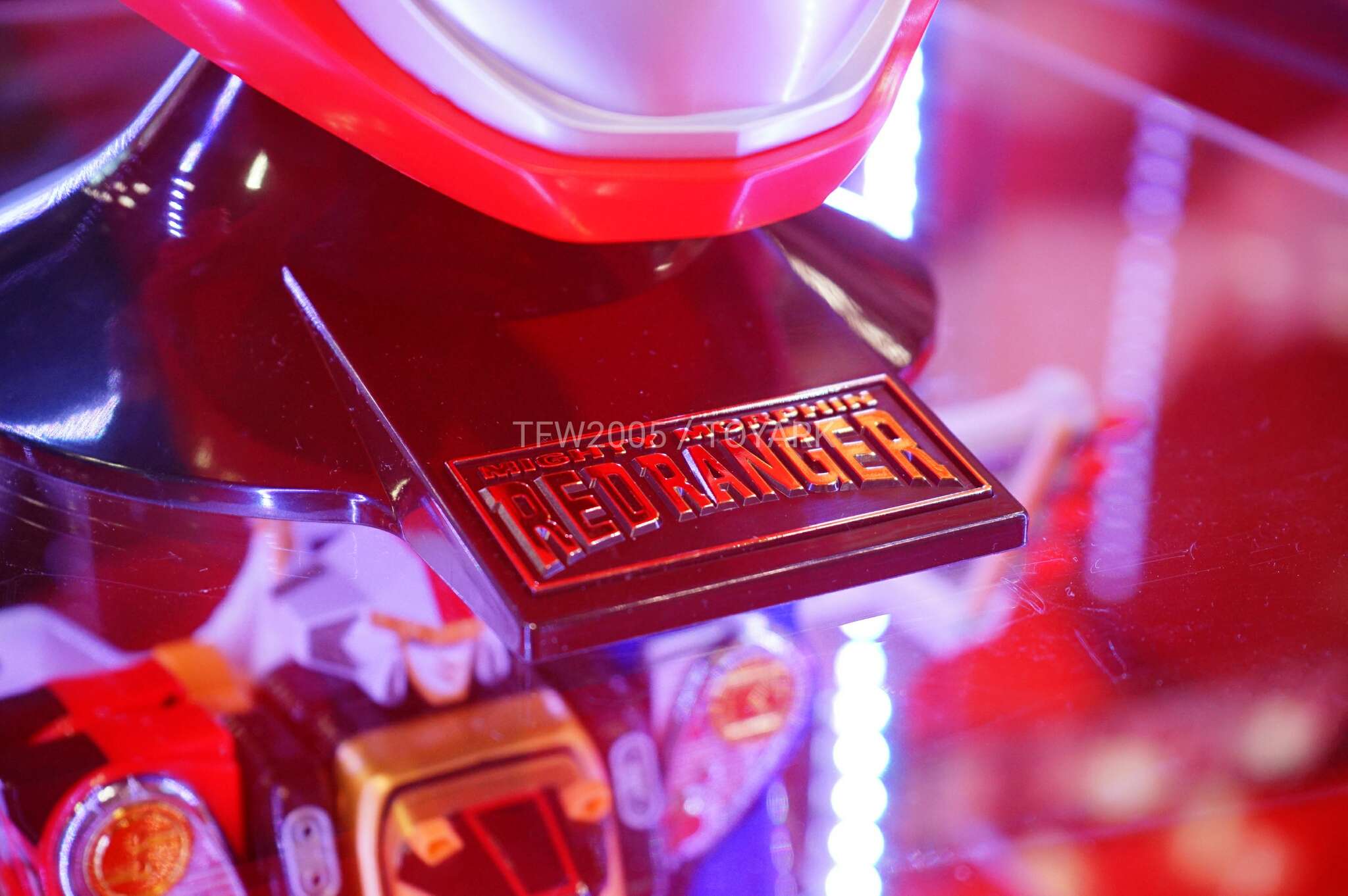 [Bandai] Legacy Replica - Power Rangers - Red Ranger Helmet NYCC2016_Legacy_Red_Ranger_Helmet_05