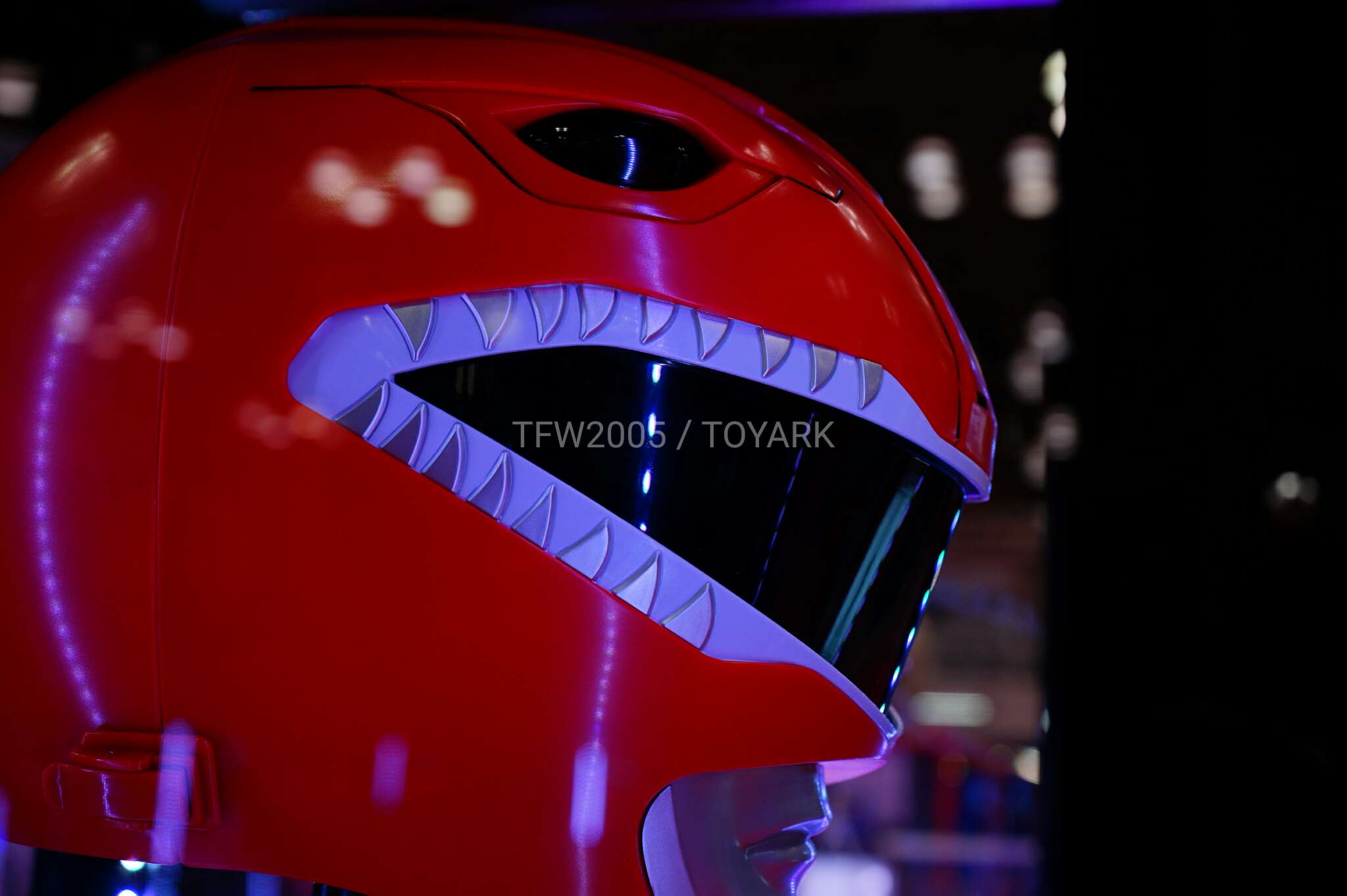 [Bandai] Legacy Replica - Power Rangers - Red Ranger Helmet NYCC2016_Legacy_Red_Ranger_Helmet_07