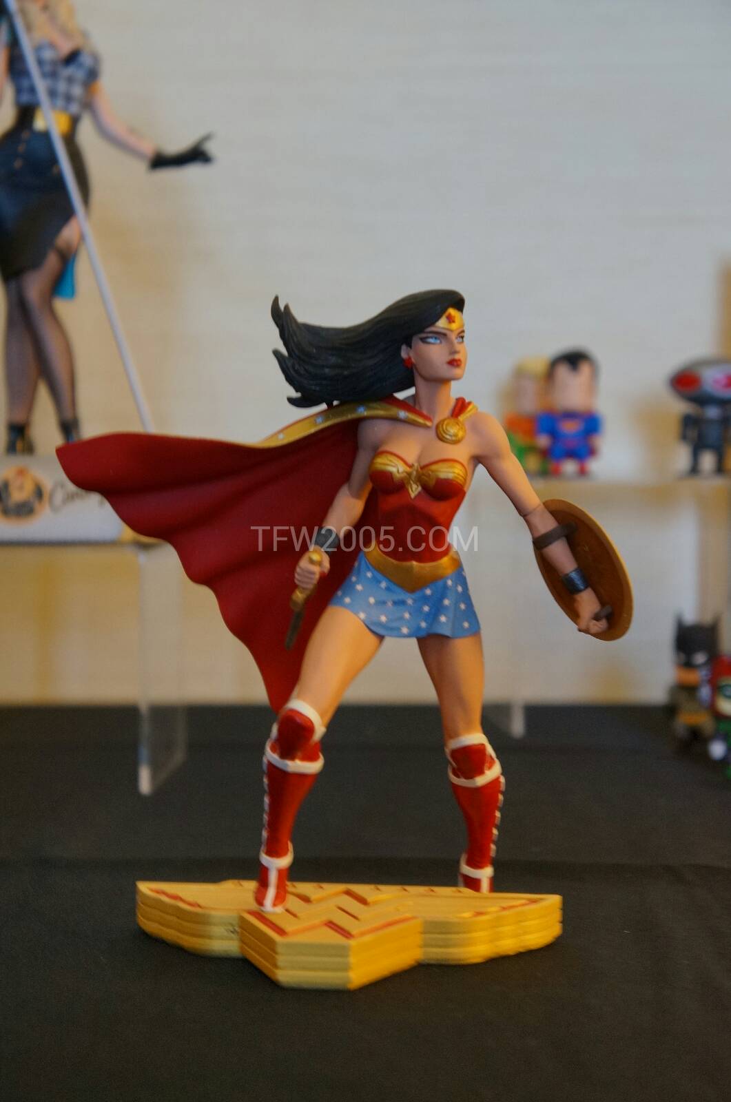 [DC Collectibles] "The Art of War" - Wonder Woman Statue SDCC-2013-DC-Collectibles-044