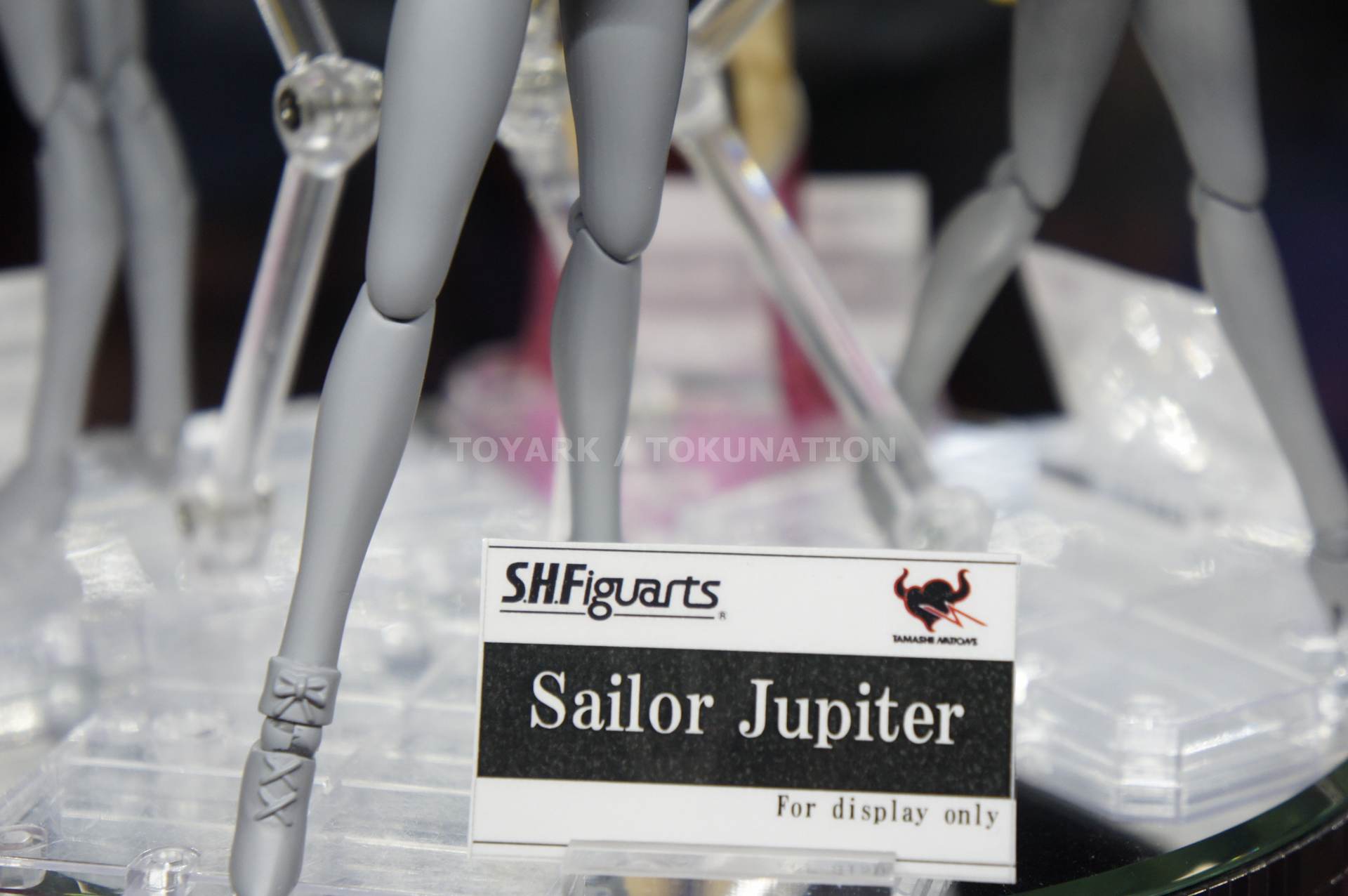 [Bandai][Tópico Oficial] S.H.Figuarts | Bishoujo Senshi Sailor Moon - Sailor V - Página 11 SDCC-2013-Tamashii-Nations-Sailor-Moon008