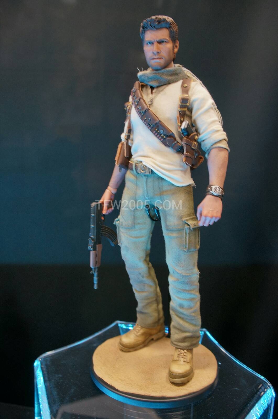 [Sideshow] Uncharted - Nathan Drake  Sideshow-Sixth-Scale-Nathan-Drake-003