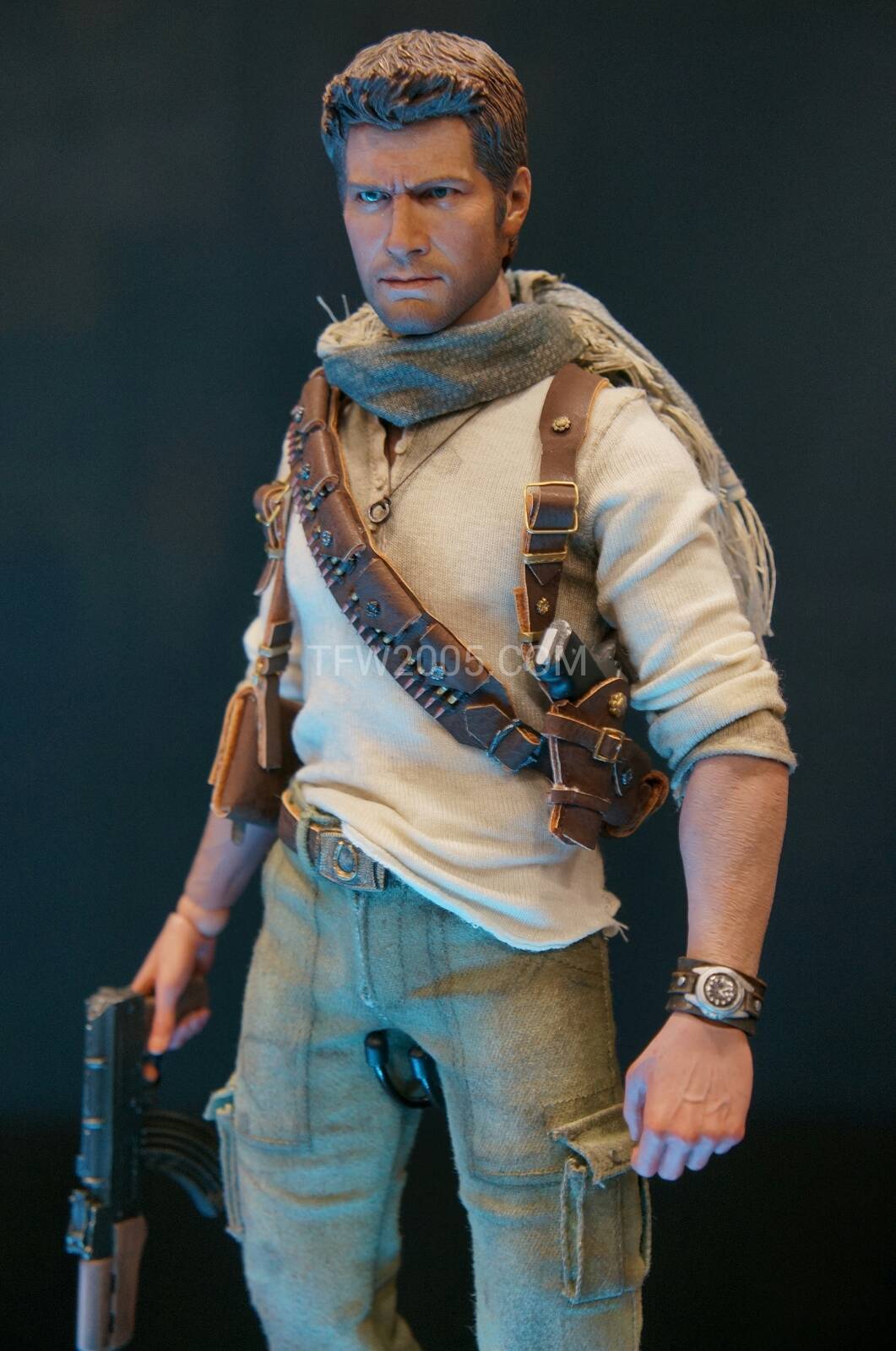 [Sideshow] Uncharted - Nathan Drake  Sideshow-Sixth-Scale-Nathan-Drake-004