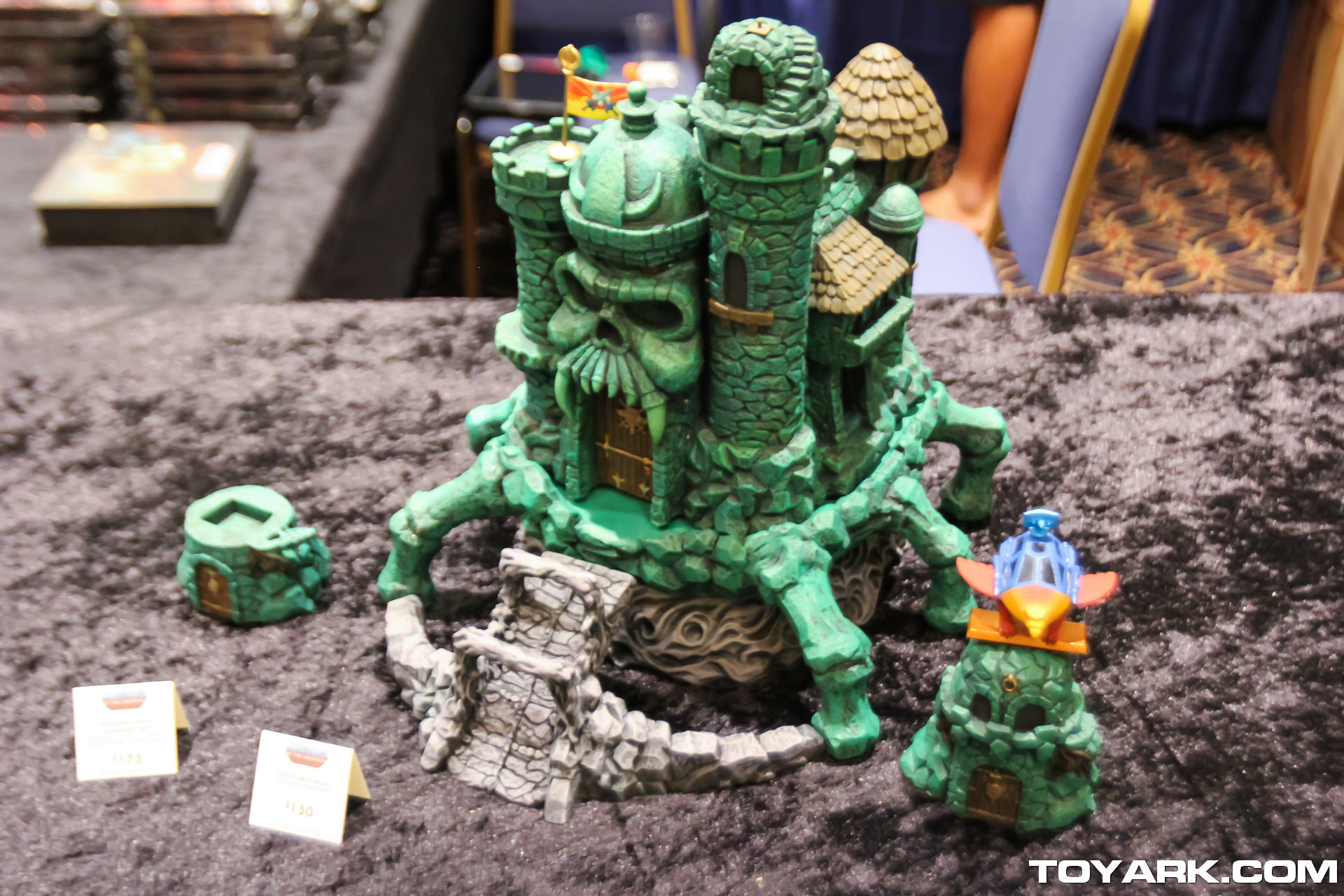 [Icons Heroes] Masters of the Universe: Castle Grayskull Statue - Página 2 Powercon-2013-Snake-Mountain-011