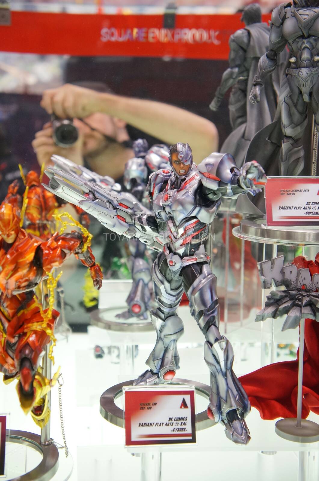 [NYCC 2013] Stand Square Enix - Play Arts Kai: DC DSC01614