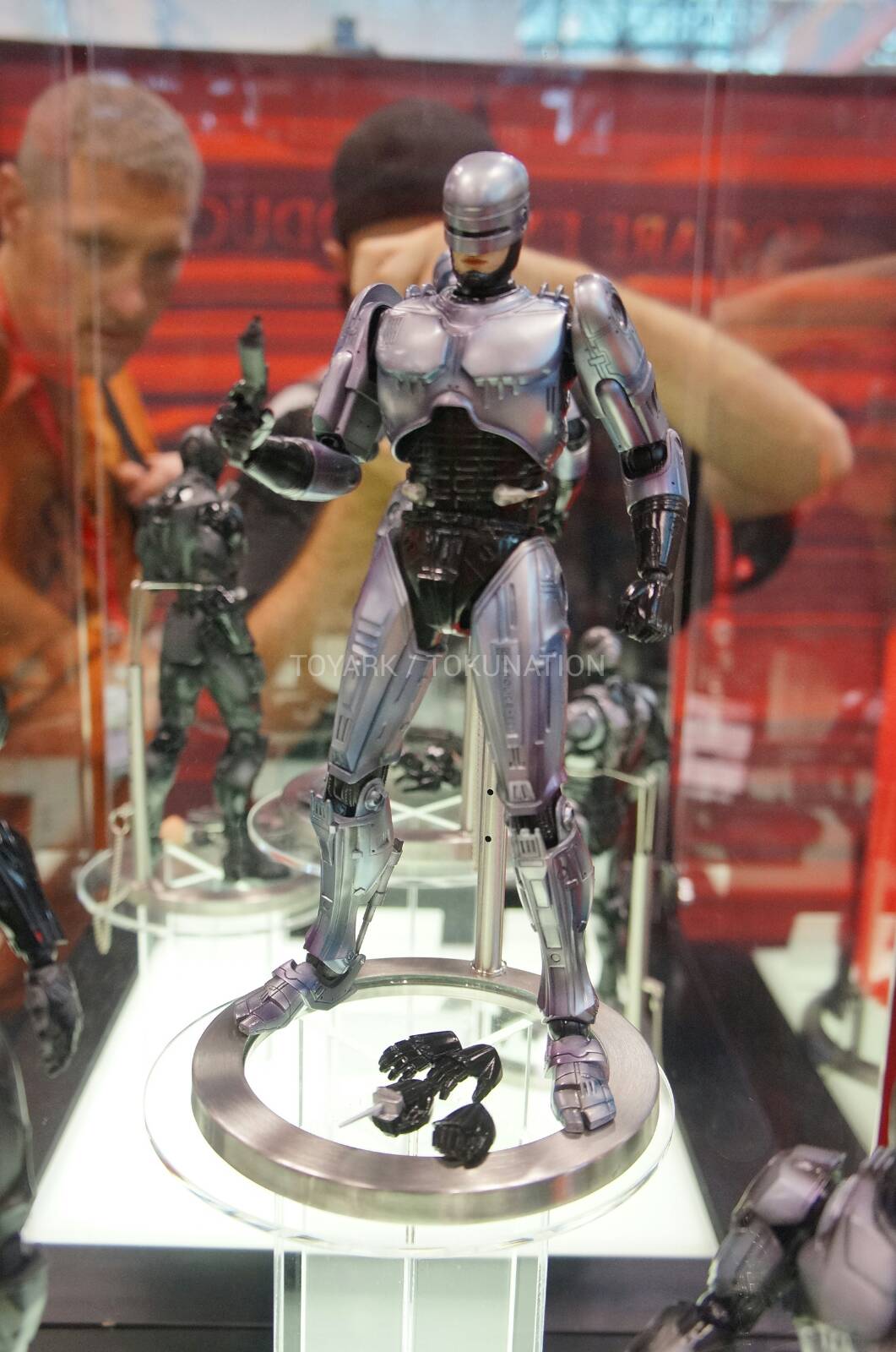 [NYCC 2013] Stand Square Enix - Play Arts Kai: Robocop DSC01711