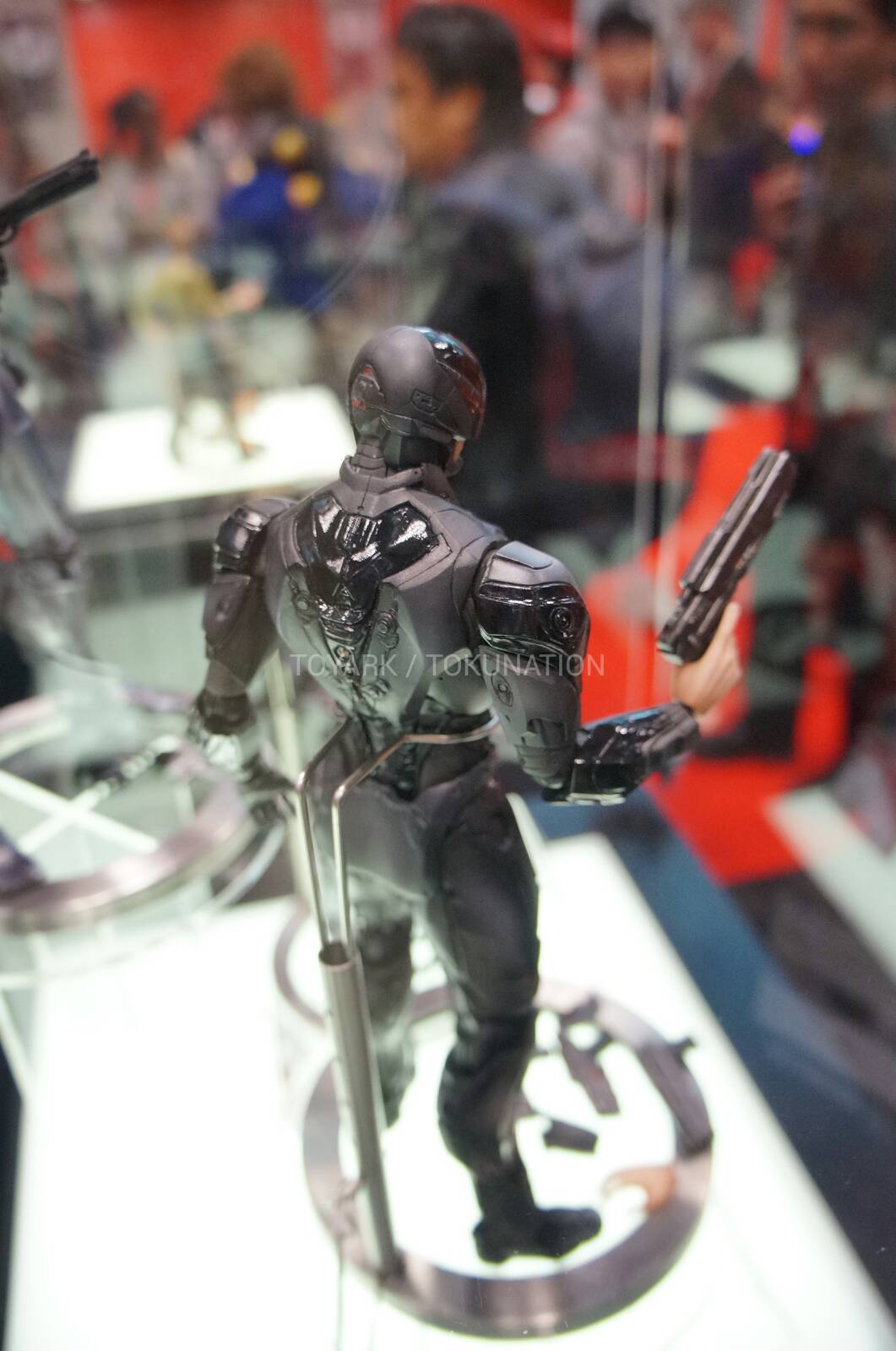 [NYCC 2013] Stand Square Enix - Play Arts Kai: Robocop DSC01724