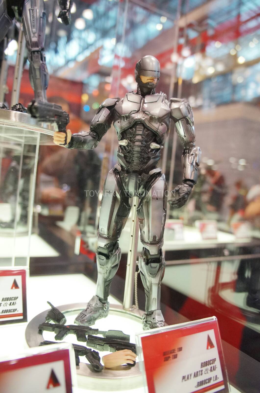 [NYCC 2013] Stand Square Enix - Play Arts Kai: Robocop DSC01730
