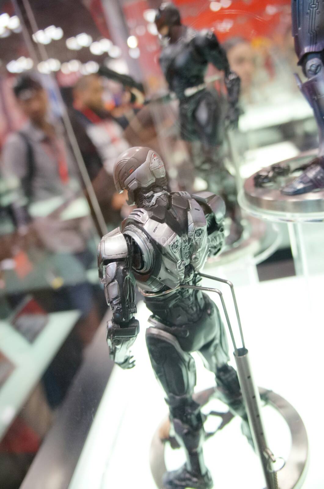 [NYCC 2013] Stand Square Enix - Play Arts Kai: Robocop DSC01738