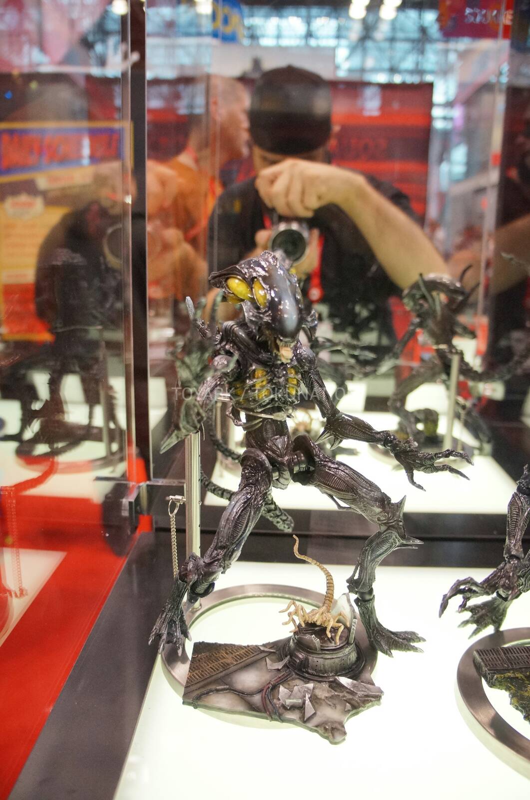 [NYCC 2013] Stand Square Enix - Play Arts Kai: Alien DSC01745