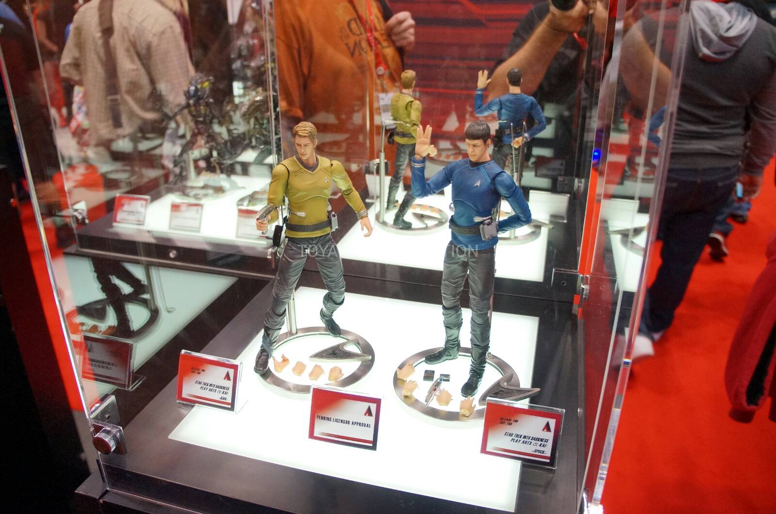  [NYCC 2013] Stand Square Enix - Play Arts Kai: Star Trek DSC01759