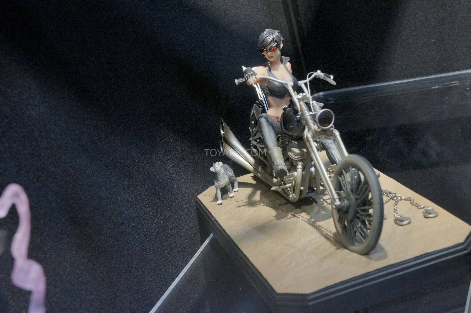 [Toy Fair 2014] DC Collectibles Toy-Fair-2014-DC-Collectibles-028