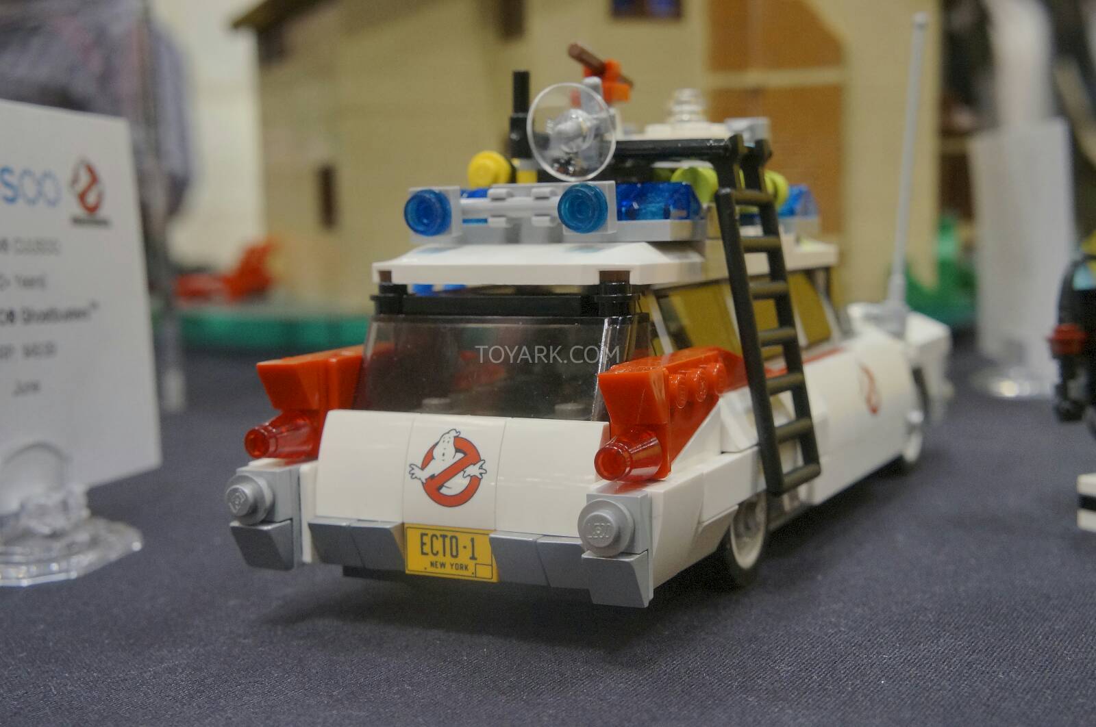 [LEGO] Ecto-1 Ghostbusters 30th Anniversary Set - Página 2 Toy-Fair-2014-LEGO-Ghostbusters-011