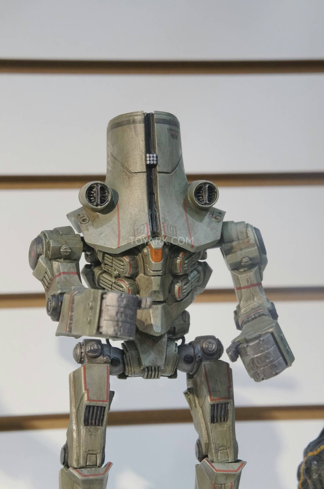 [NECA][Tópico Oficial] Pacific Rim: Jaegers Series 6 - Página 3 Toy-Fair-2014-NECA-Pacific-Rim-021