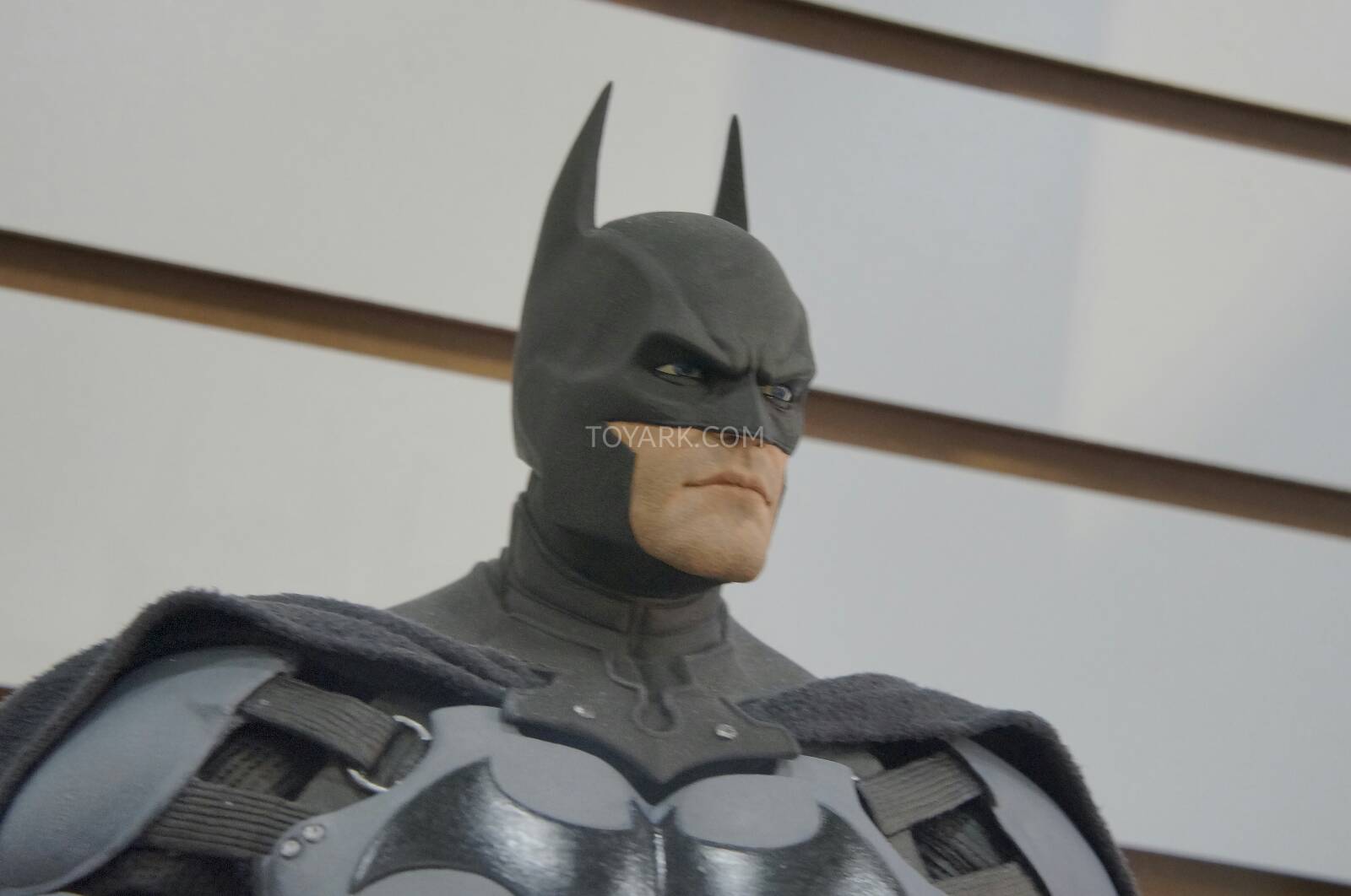 [NECA] Batman Arkham Origins - Batman 1/4 Scale - Página 3 Toy-Fair-2014-NECA-Quarter-Scale-Figures-020