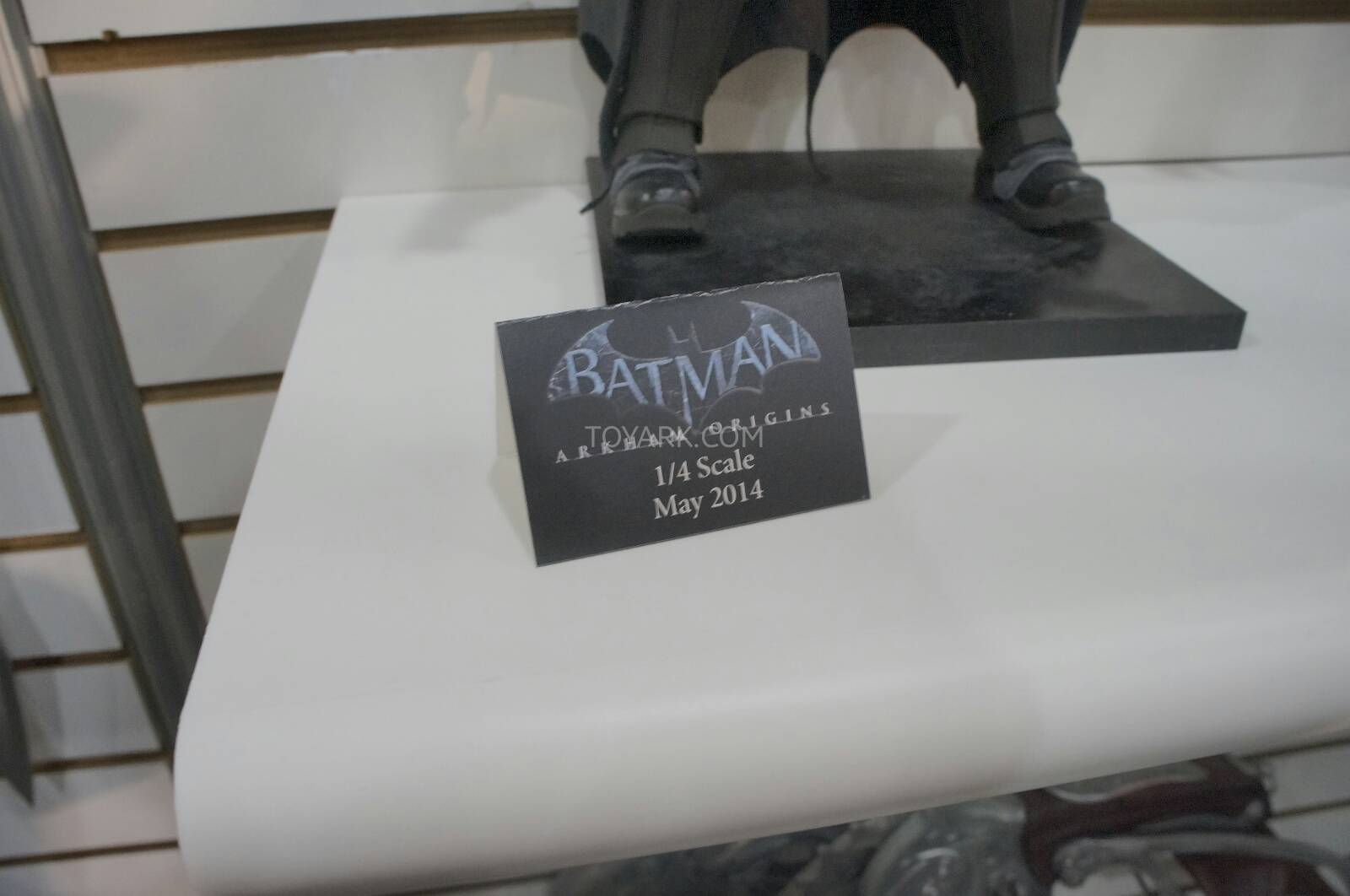 [NECA] Batman Arkham Origins - Batman 1/4 Scale - Página 3 Toy-Fair-2014-NECA-Quarter-Scale-Figures-024