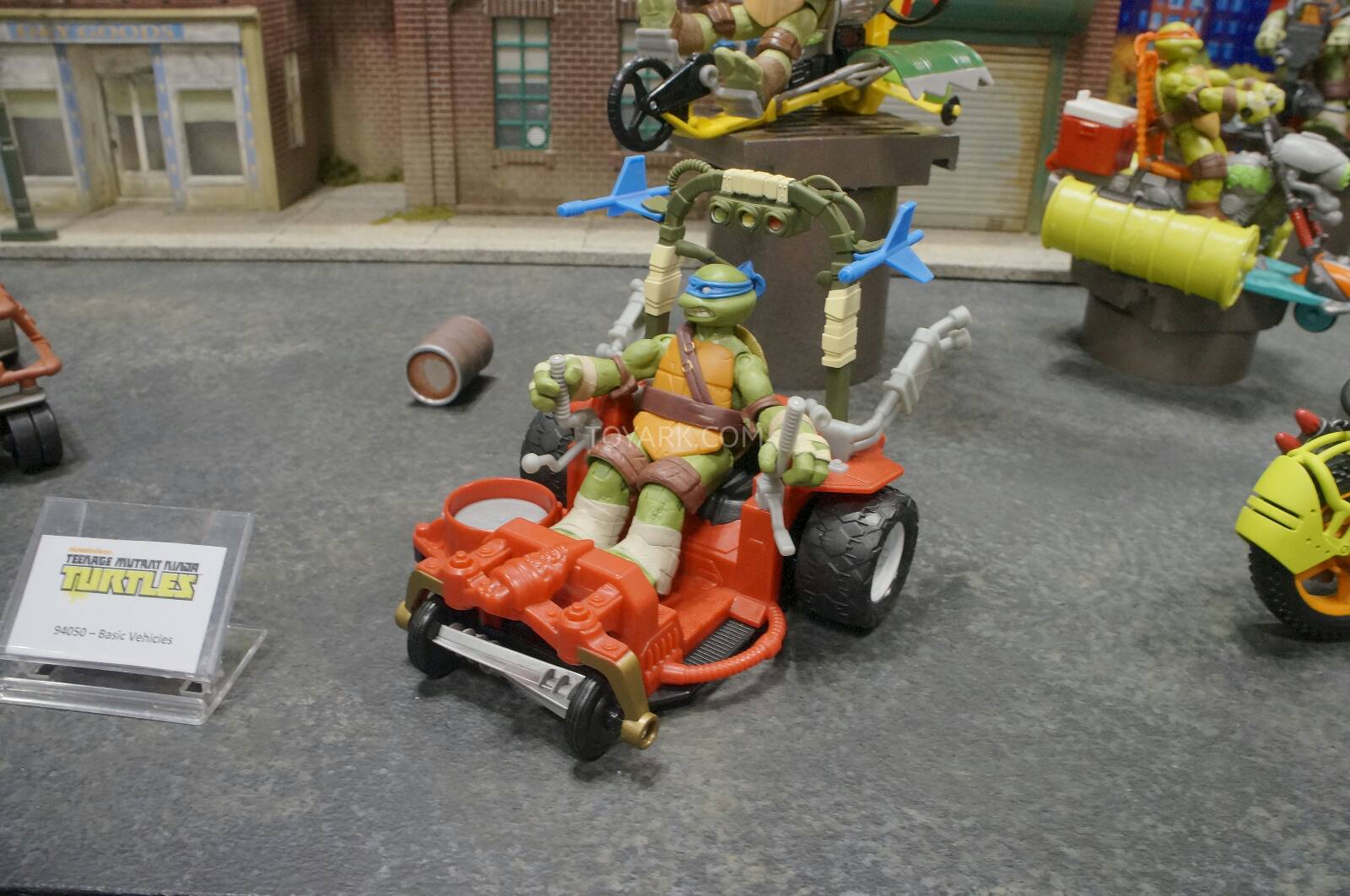 [EVENTO] Toy Fair 2014 - Playmates Toy-Fair-2014-Playmates-TMNT-Cartoon-Toys-008