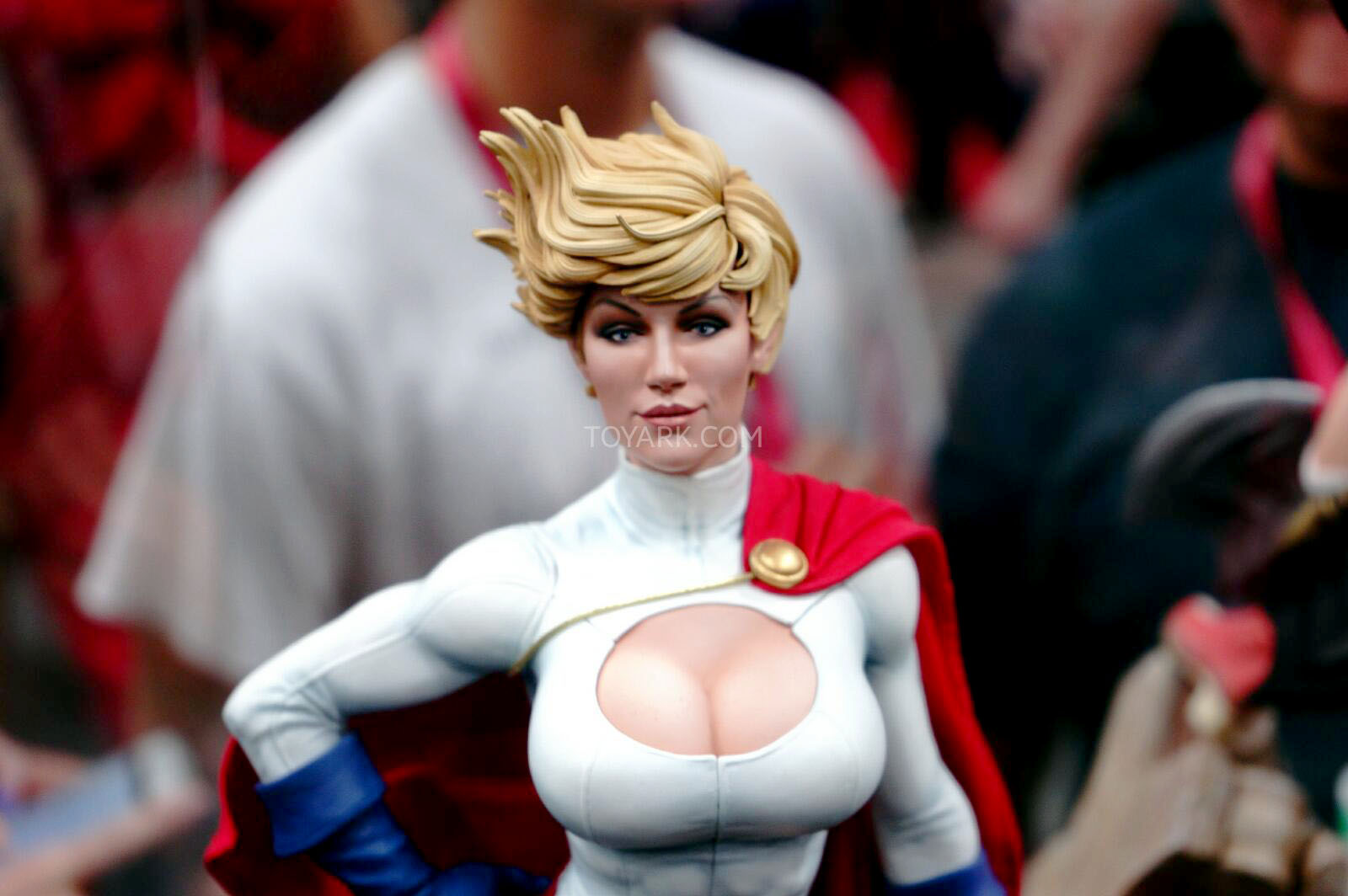 POWER GIRL PREMIUM FORMAT - Page 3 SDCC-2014Sideshow-Friday-013