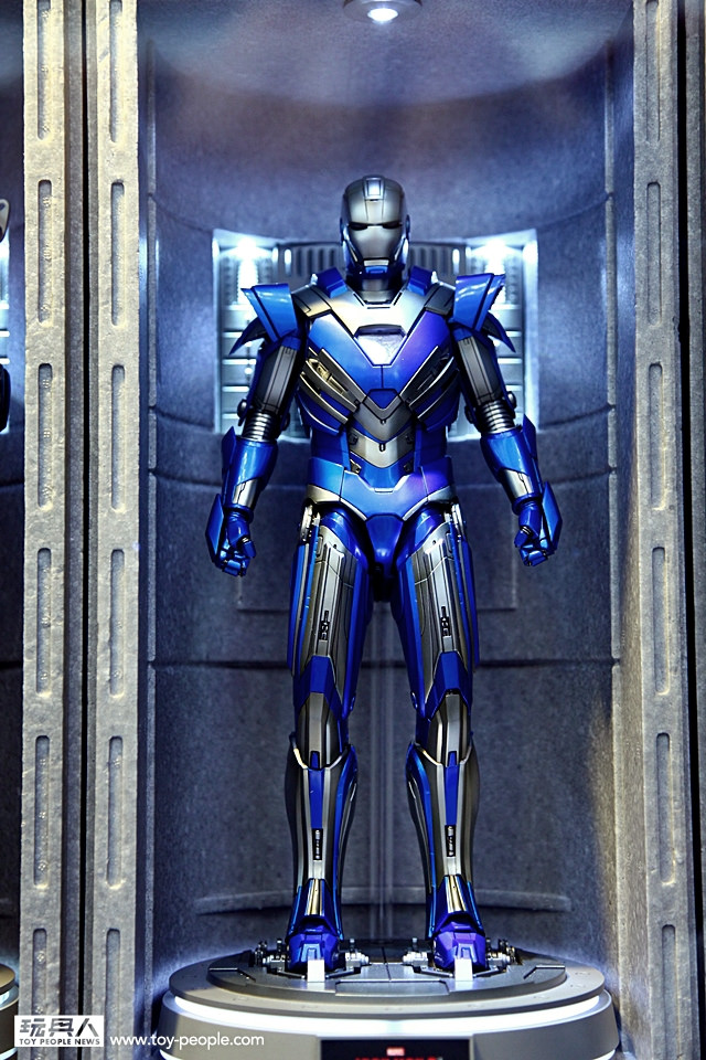 [Hot Toys] Iron Man 3: Mark XXX Blue Steel 2014-Hot-Toys-Gallery-by-Beast-Kingdom-062