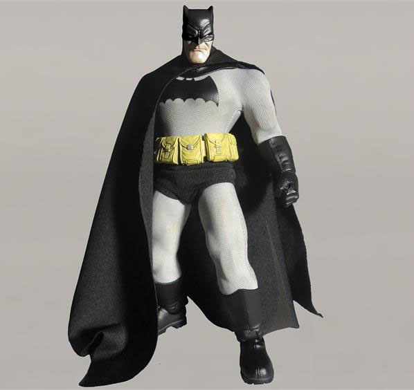 DC Comics Designer Series: Batman by Andy Kubert Mezco-Dark-Knight-Returns-Batman-001