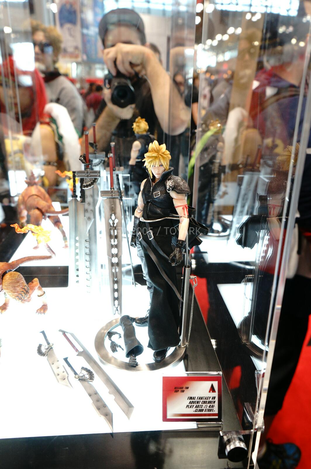 [NYCC 2014] Play Arts Kai - Video Game NYCC-2014-Play-Arts-Kai-Final-Fantasy-VII-001