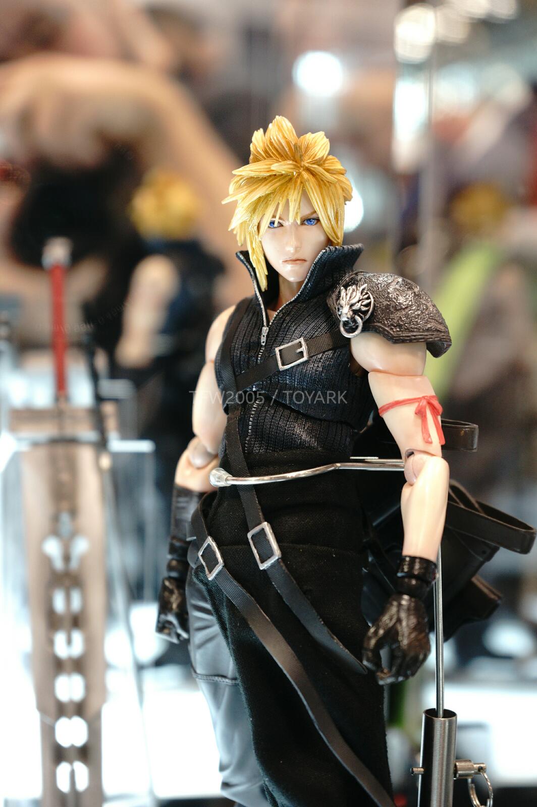 [NYCC 2014] Play Arts Kai - Video Game NYCC-2014-Play-Arts-Kai-Final-Fantasy-VII-003