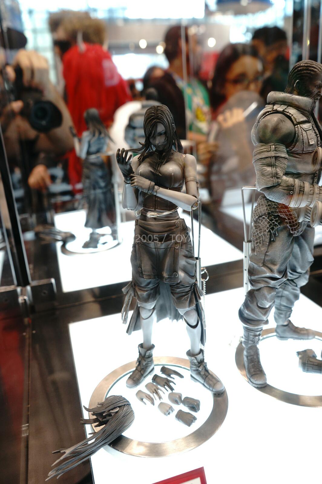 [NYCC 2014] Play Arts Kai - Video Game NYCC-2014-Play-Arts-Kai-Final-Fantasy-VII-013