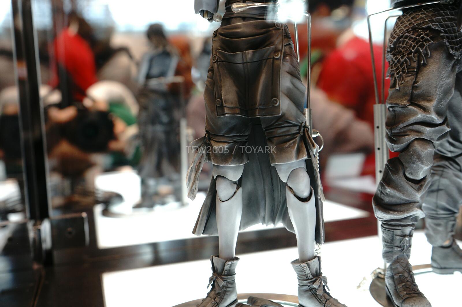 [NYCC 2014] Play Arts Kai - Video Game NYCC-2014-Play-Arts-Kai-Final-Fantasy-VII-017