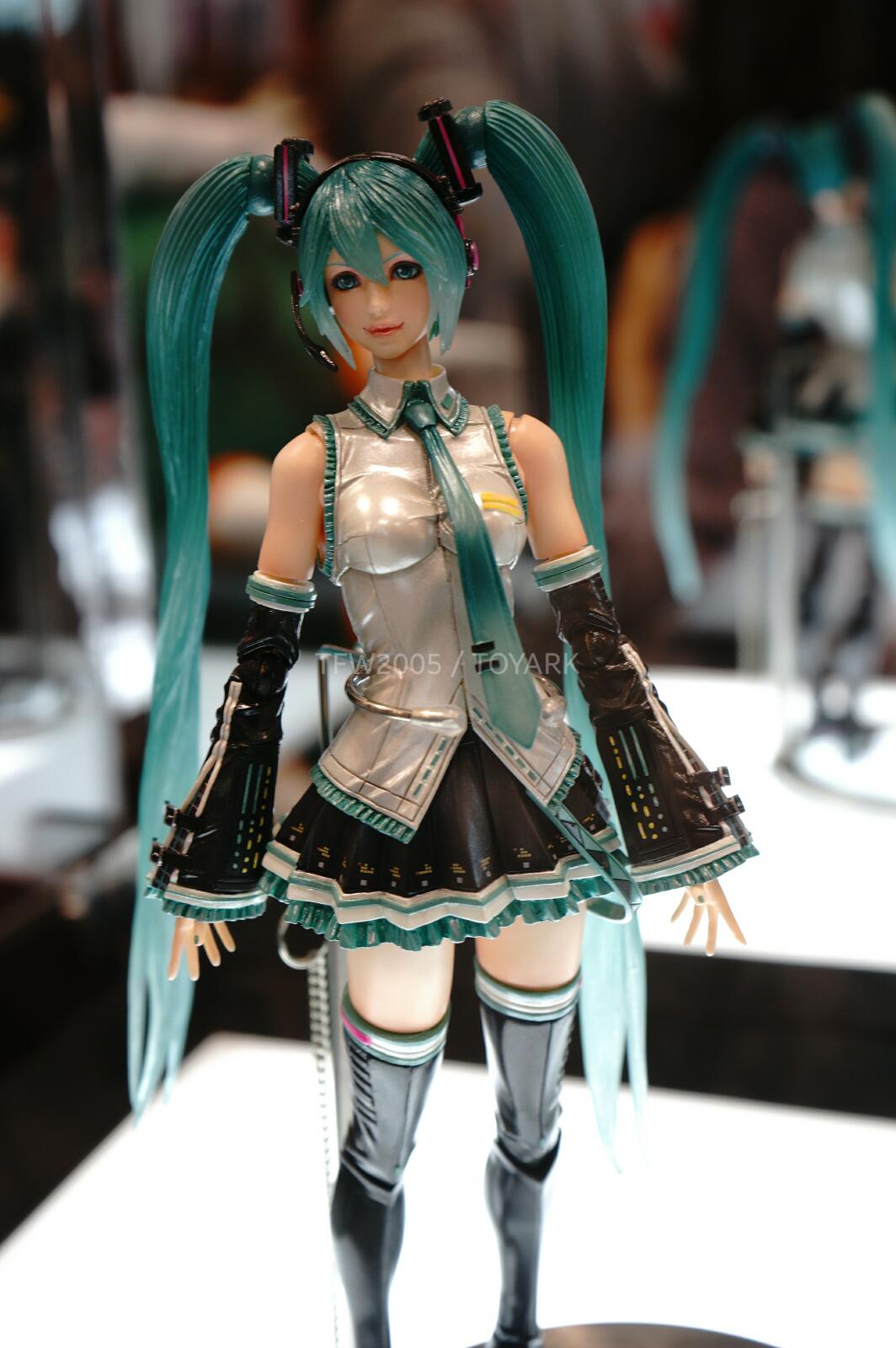 [NYCC 2014] Play Arts Kai - Video Game NYCC-2014-Play-Arts-Kai-Hatsune-Miku-003