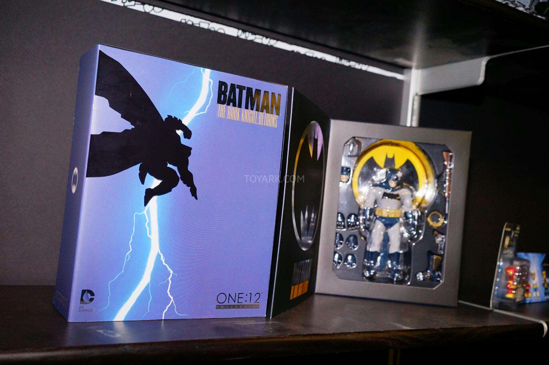 [Mezco] One:12 - Batman the Dark Knight Mezco-Pre-Toy-Fair-1-12-Collective-012