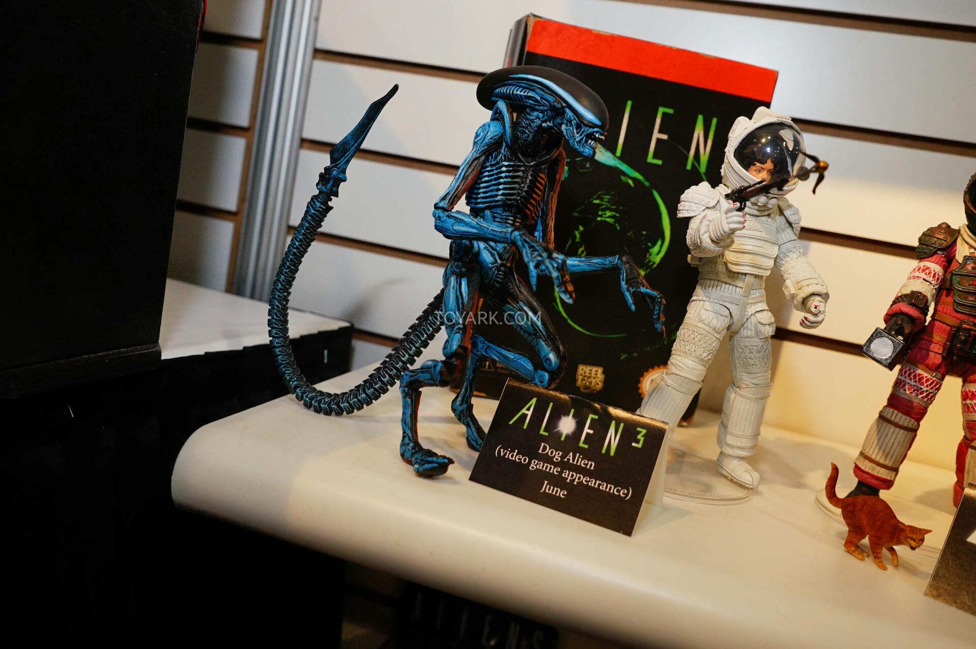 [Toy Fair 2015] Neca Toy-Fair-2015-NECA-Aliens-014