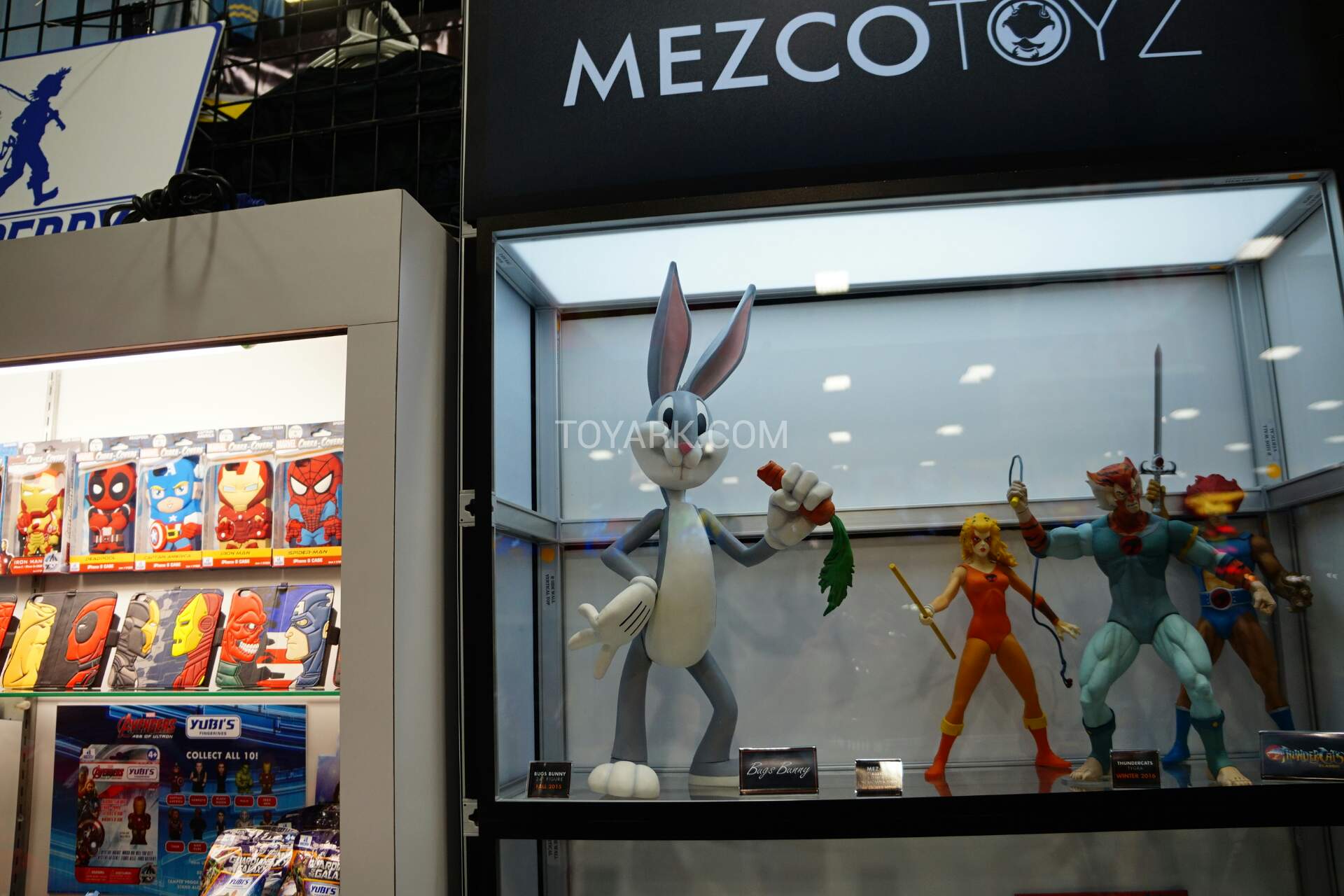 [SDCC 2015] Mezco Toyz SDCC2015-Mezco-Booth-016