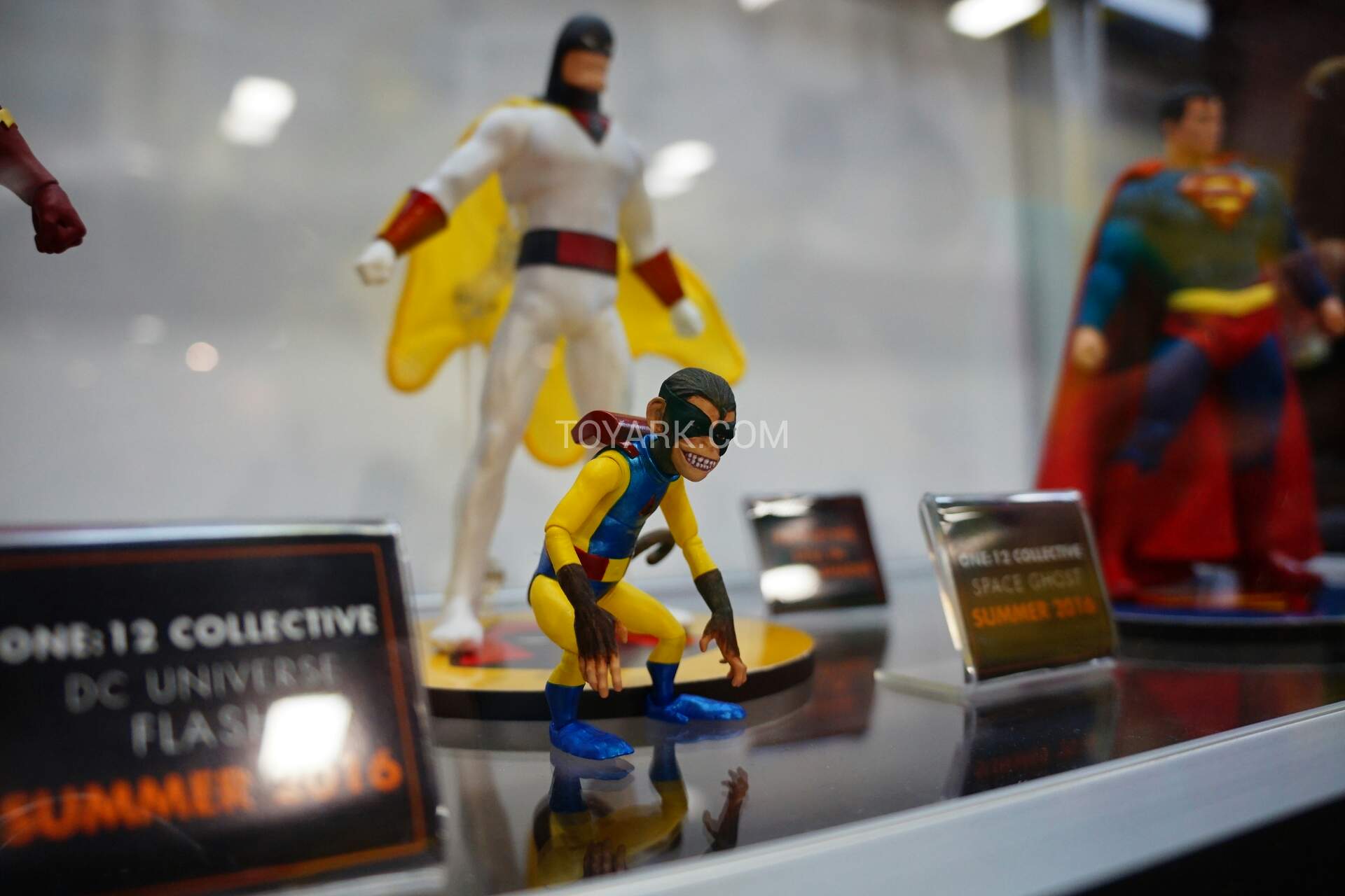 [SDCC 2015] Mezco Toyz SDCC2015-Mwzco-One12-Collective-044