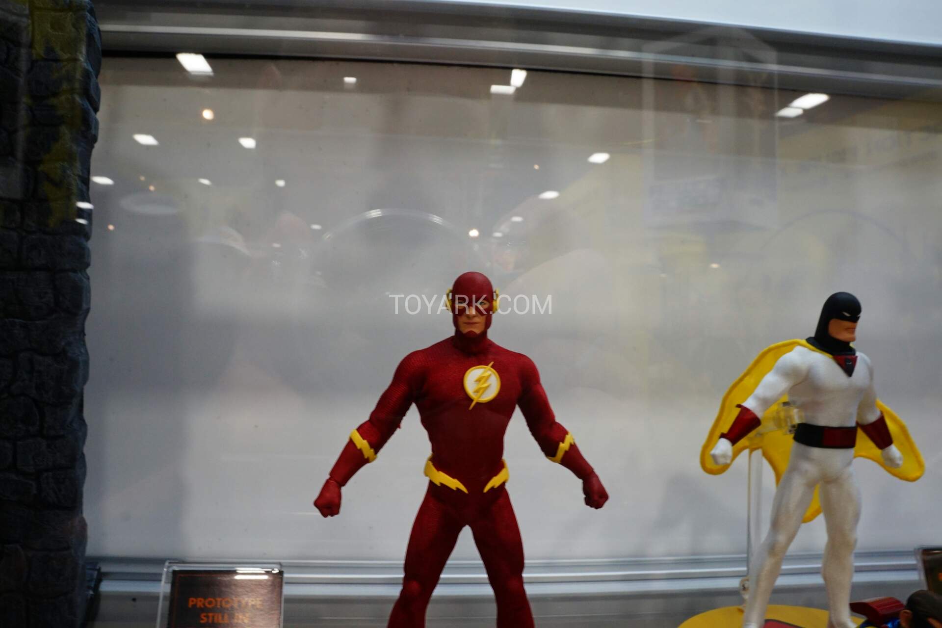 [SDCC 2015] Mezco Toyz SDCC2015-Mwzco-One12-Collective-050