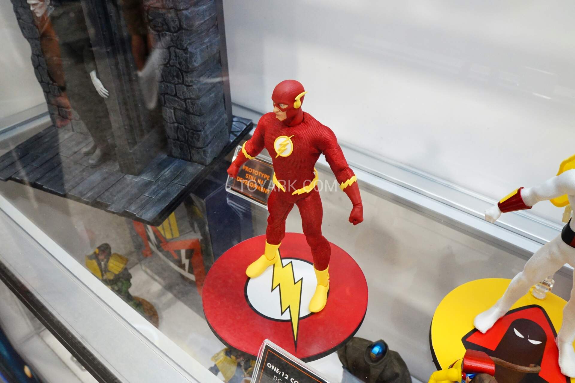 [SDCC 2015] Mezco Toyz SDCC2015-Mwzco-One12-Collective-052