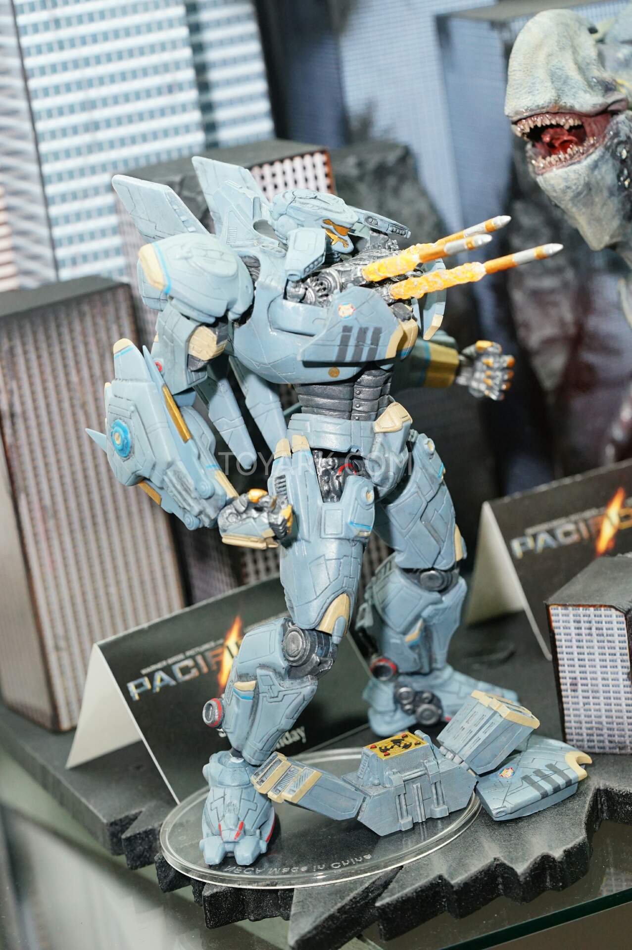 [SDCC 2015] Neca SDCC2015-NECA-Pacific-Rim-001