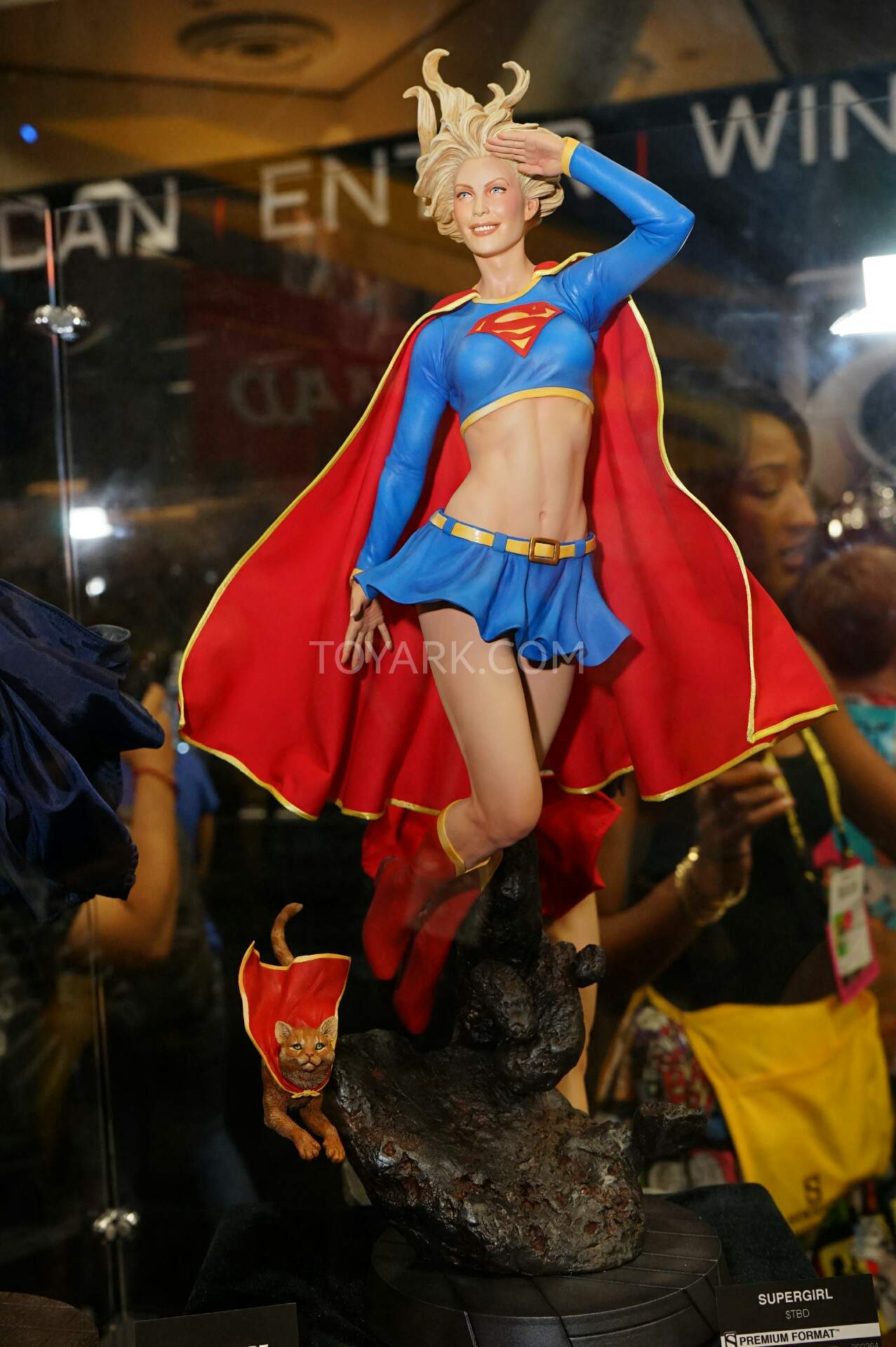 SUPERGIRL PREMIUM FORMAT - Page 2 SDCC2015-Sideshow-DC-Comics-016