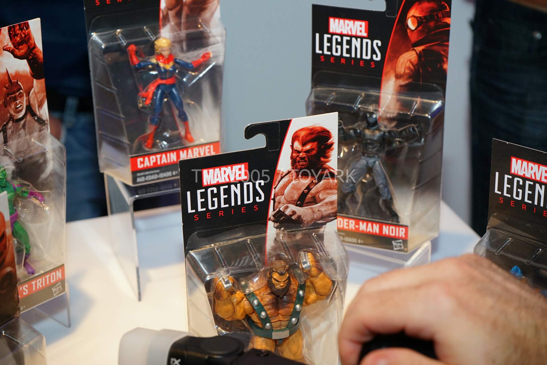 [NYCC 2015] Fotos do Evento - Página 2 NYCC2015-Hasbro-Marvel-3.75-Inch-Legends-005