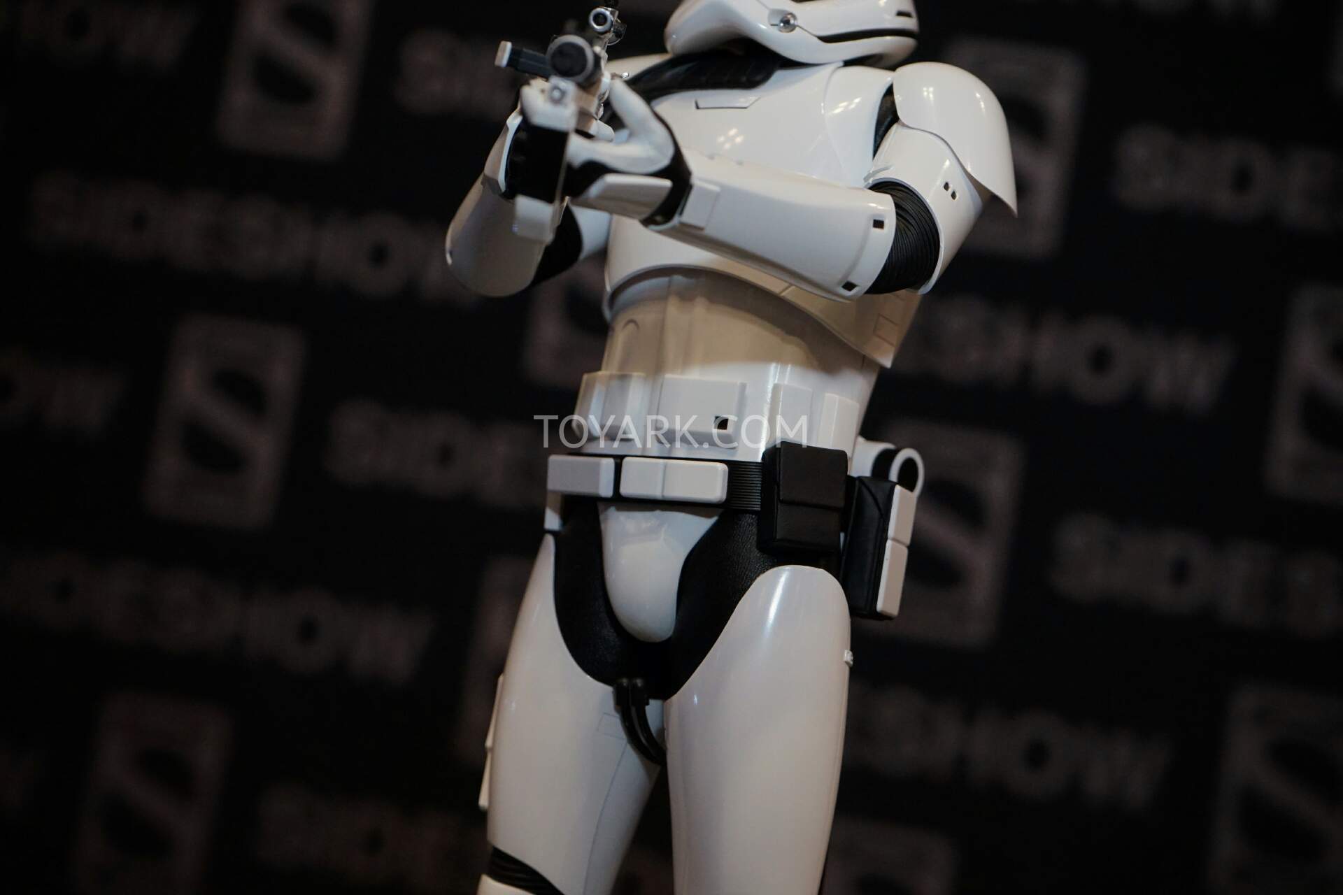 [NYCC 2015] Fotos do Evento - Página 4 NYCC2015-Hot-Toys-Star-Wars-014