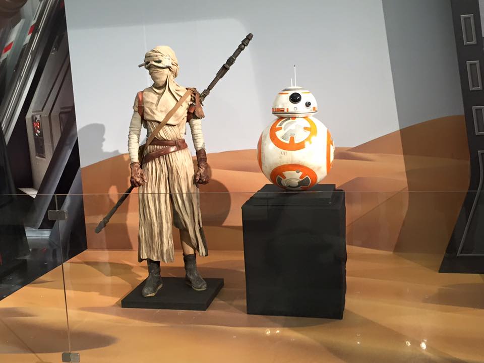 [Hot Toys] Star Wars: The Force Awakens - Rey Times-Square-Hot-Toys-Star-Wars-Event-016