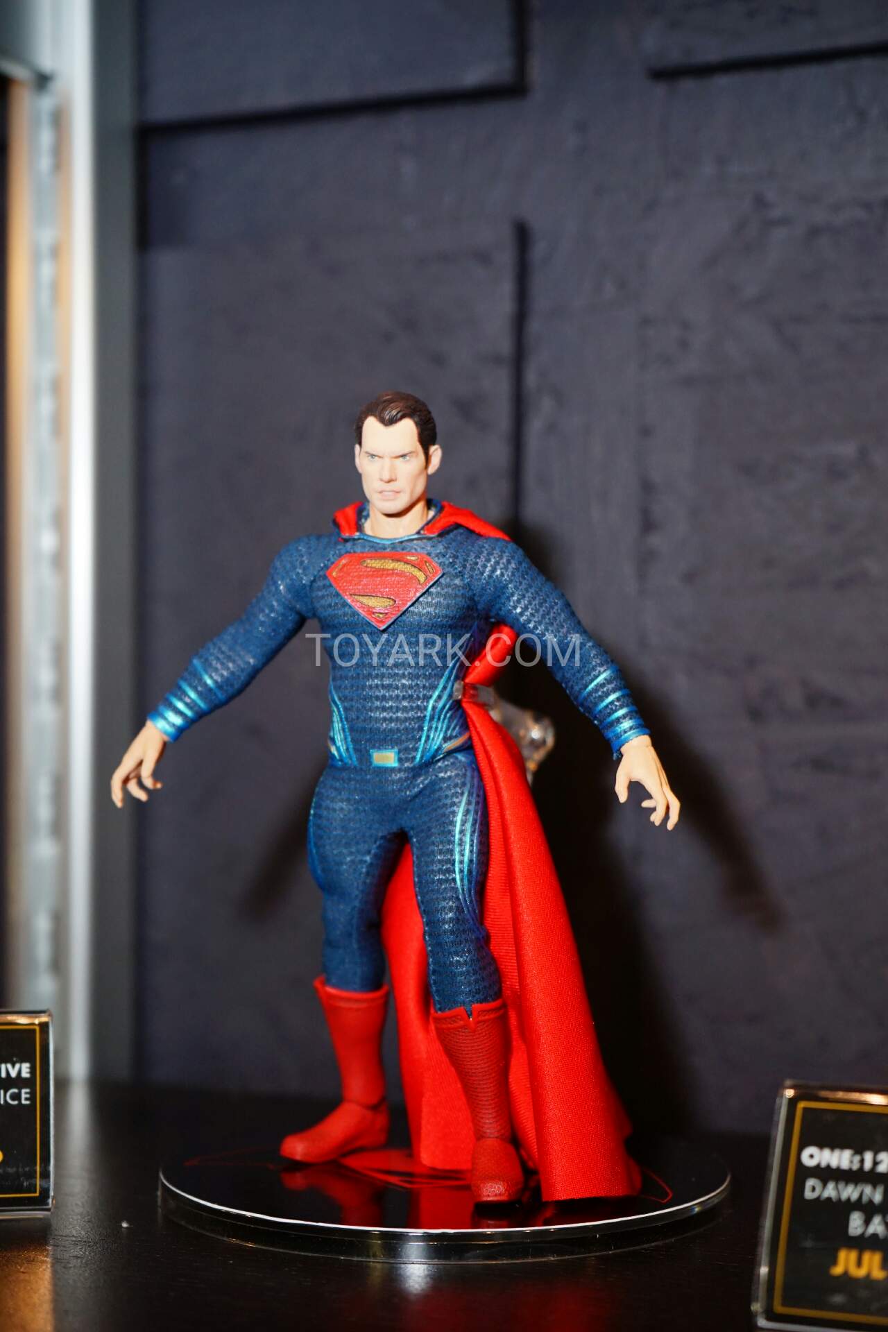 [Mezco] One:12 Collective - Batman V Superman - Superman Mezco-One12-DC-001