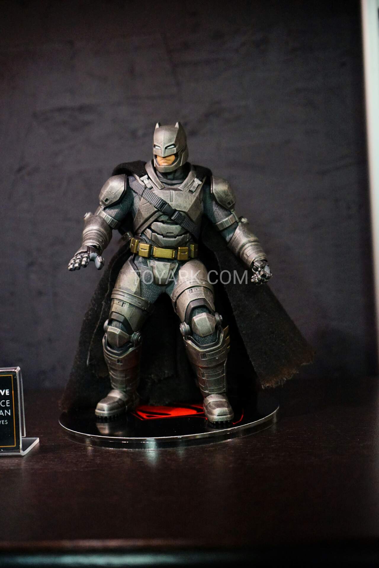 [Mezco] One:12 Collective - Batman vs. Superman - Armored Batman Mezco-One12-DC-005