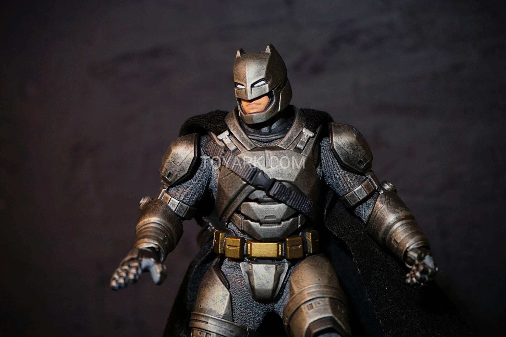 [Mezco] One:12 Collective - Batman vs. Superman - Armored Batman Mezco-One12-DC-030