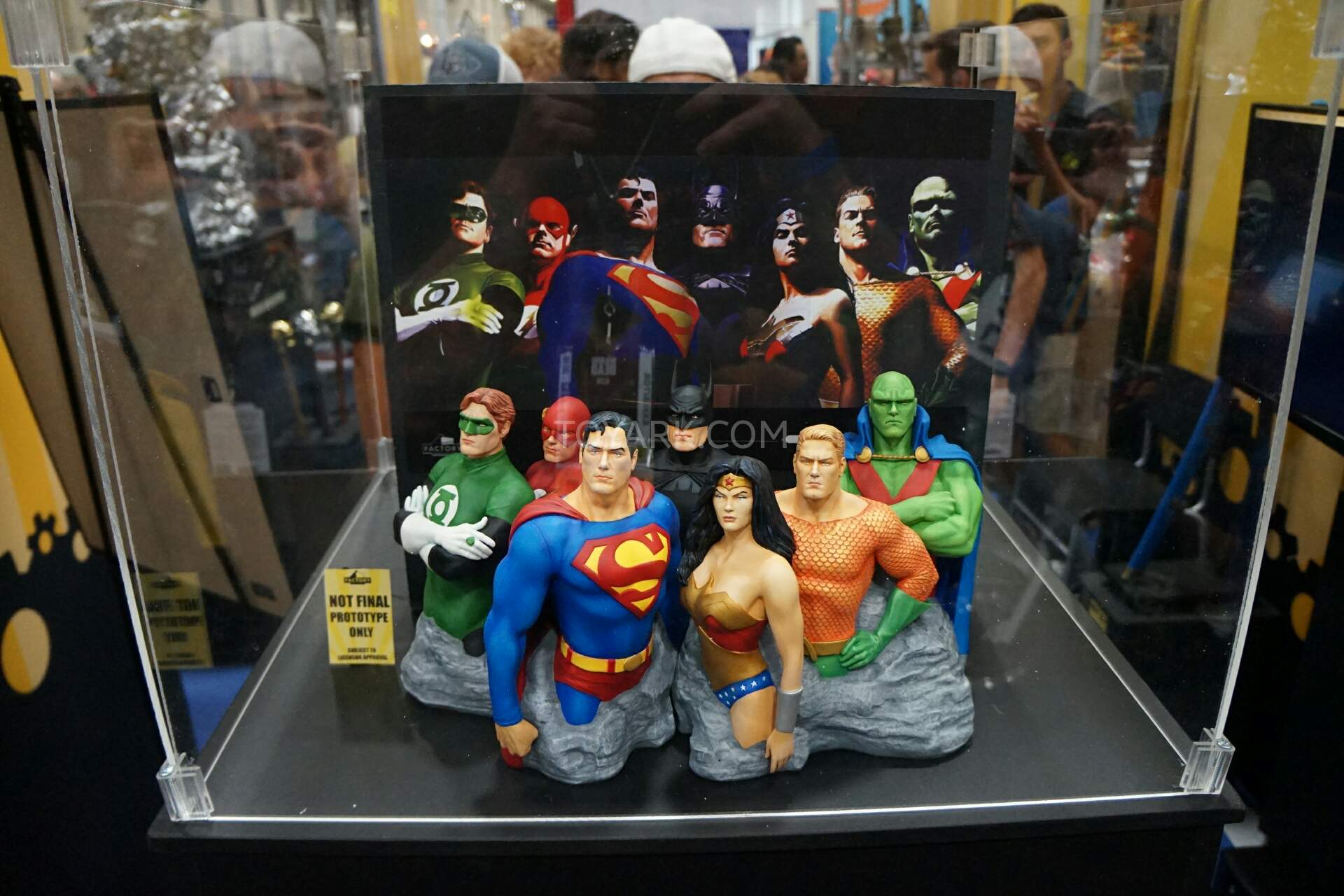 [SDCC 2016] Factory Entertainment - JLA by Alex Ross SDCC-2016-Factory-Entertainment-002