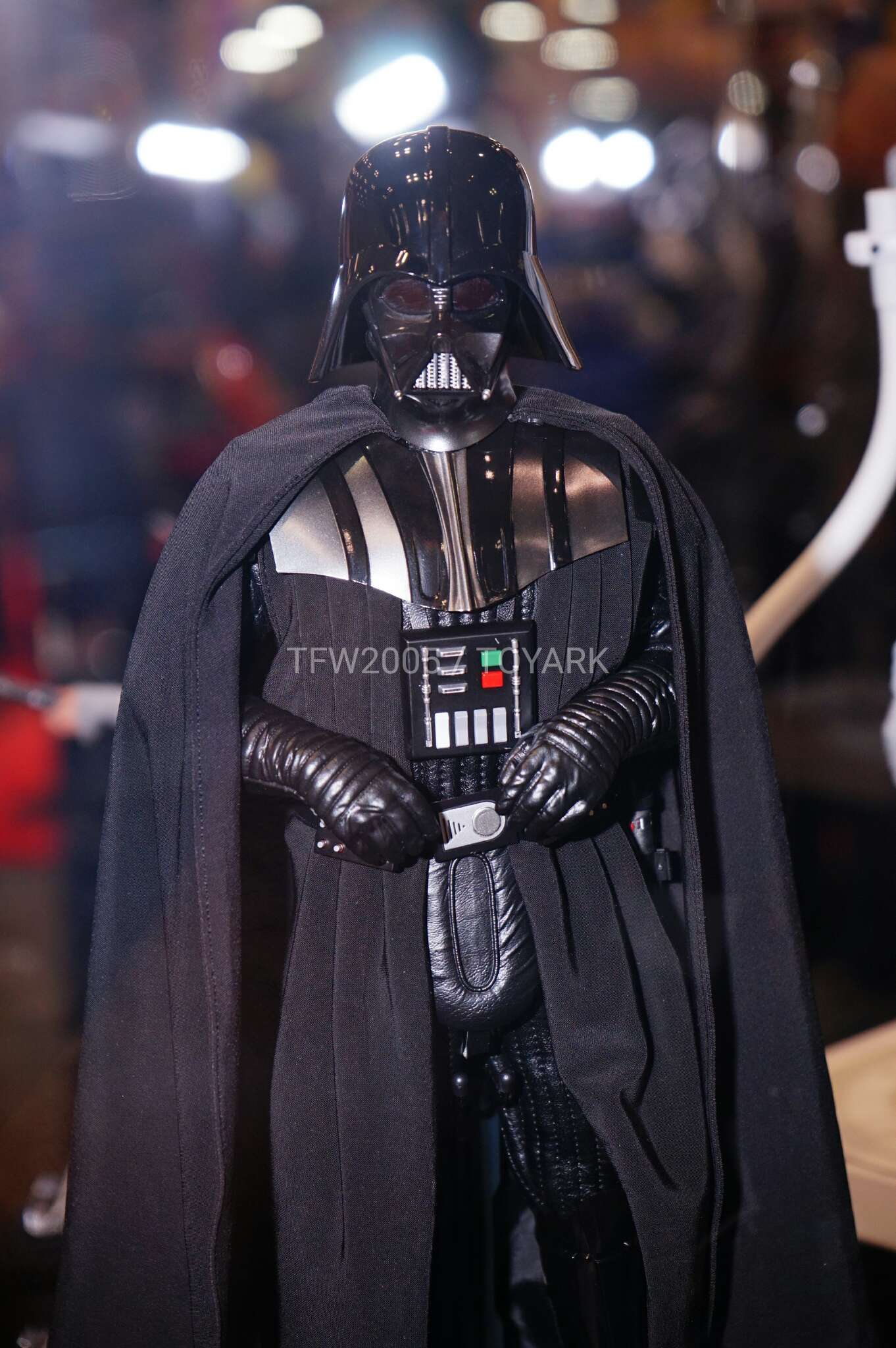 [Hot Toys] Star Wars: Rogue One - Darth Vader NYCC2016-Hot-Toys-Star-Wars-017