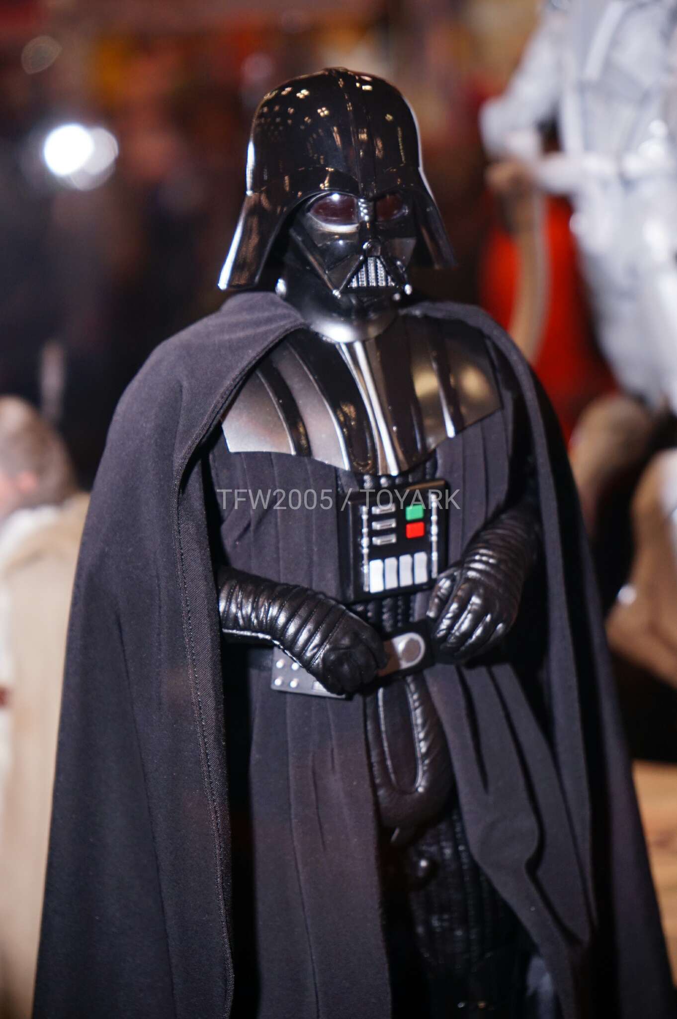 [Hot Toys] Star Wars: Rogue One - Darth Vader NYCC2016-Hot-Toys-Star-Wars-018