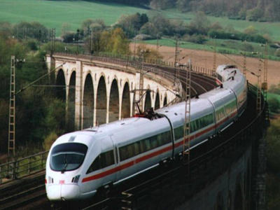 عدم ركوب قطارات الدنيا. Deutschebahn-train-02